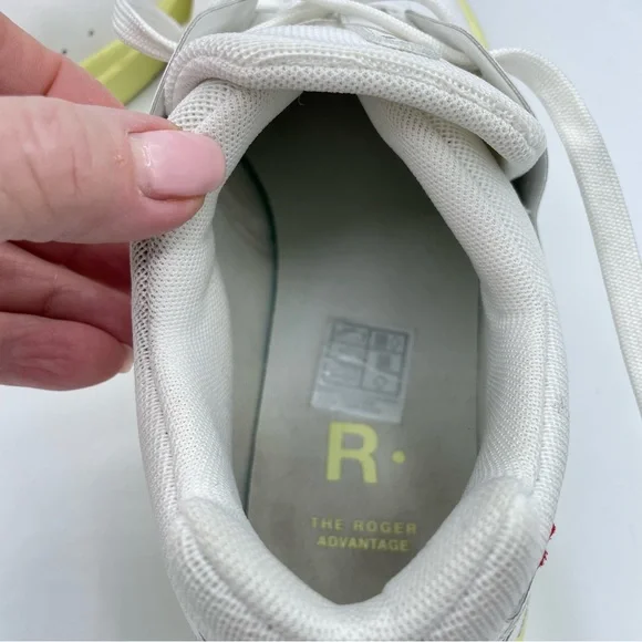 On Running The Roger Advantage Sneaker 11 White/Hay - Picture 10 of 16